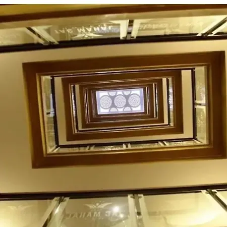 Sarr Tac Mahal Hotel