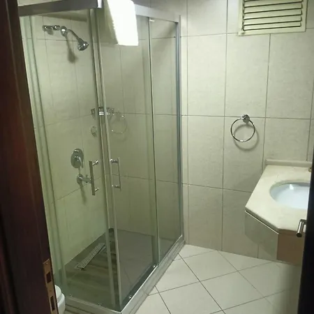 Sarr Tac Mahal *