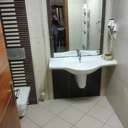 Sarr Tac Mahal